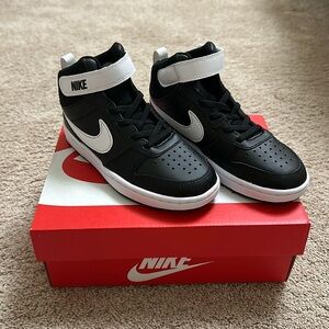 Nike kids court borough mid 2 black/white